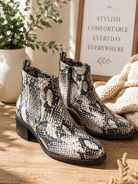 Blondo Waterproof Elvina Snake Print Leather Chelsea Ankle Boots Size 6M